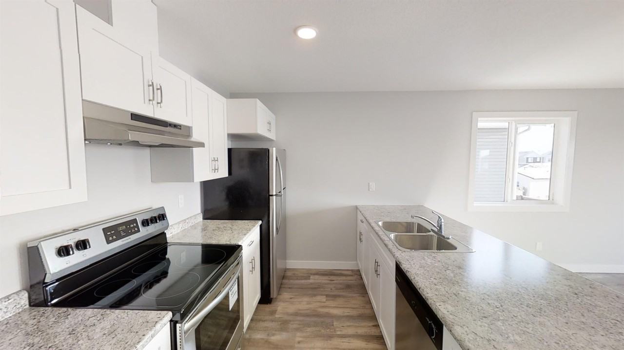 9521 113 Avenue - B - Photo 2 of 12