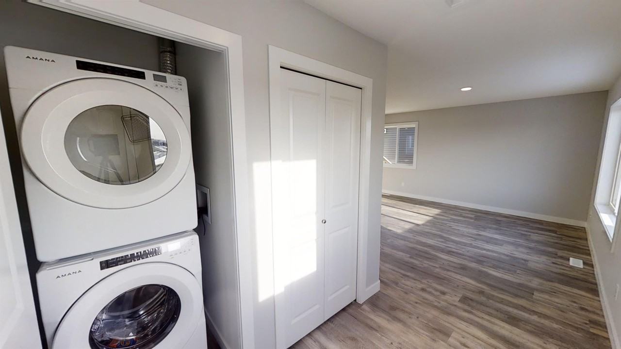 9521 113 Avenue - B - Photo 3 of 12
