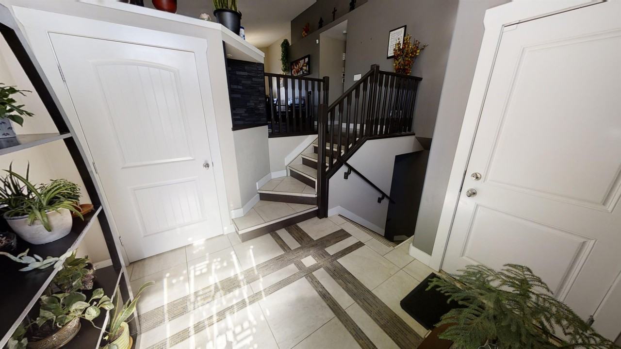 6910 115A Street - Photo 2 of 18