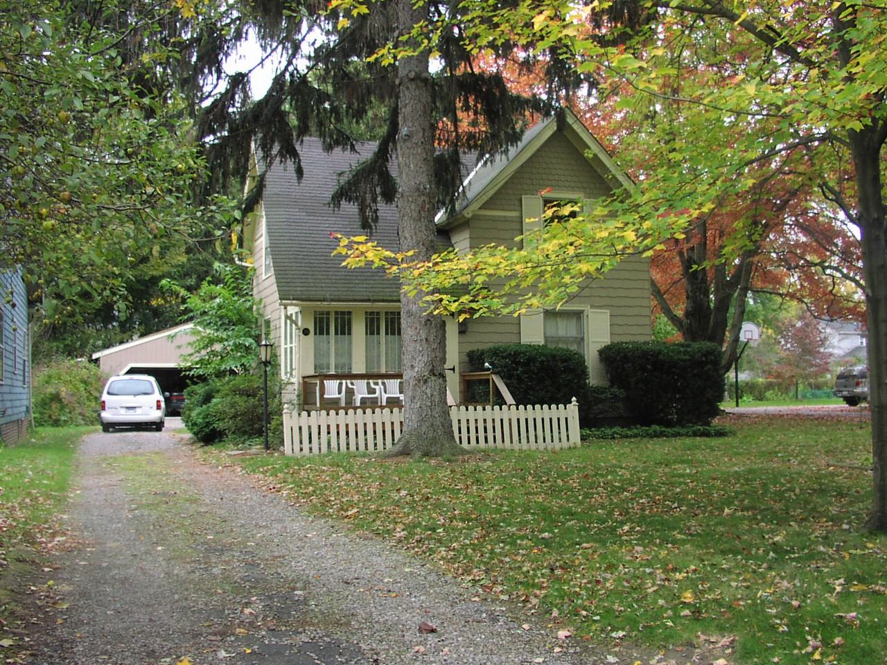 301 Bassett Road - Photo 2 of 12