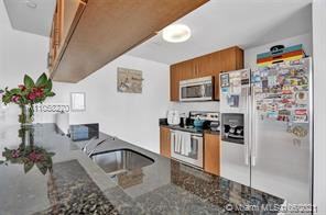 601 NE 23rd St - Photo 3 of 21