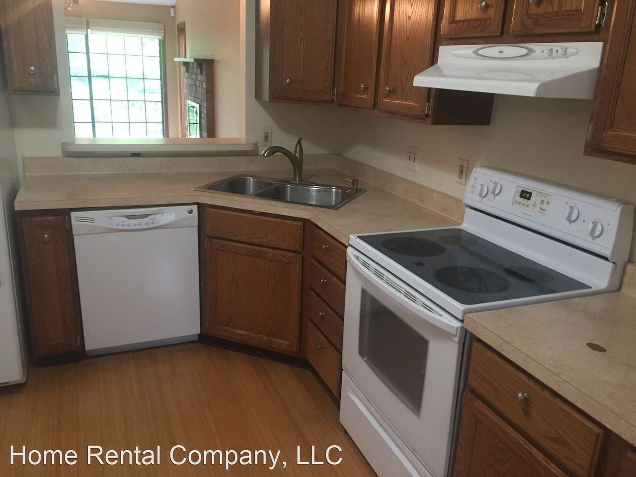 1399 Suncrest Dr N - Photo 3 of 14