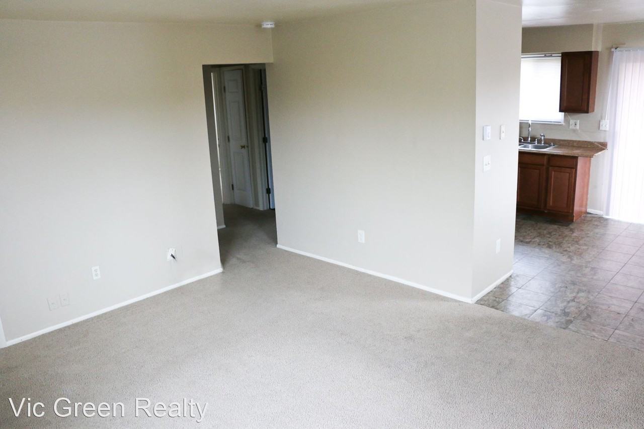 4650 Wayne Meadows Circle - Photo 3 of 14