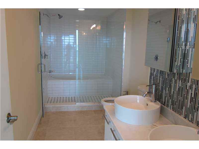 884 Biscayne Blvd - Photo 3 of 4