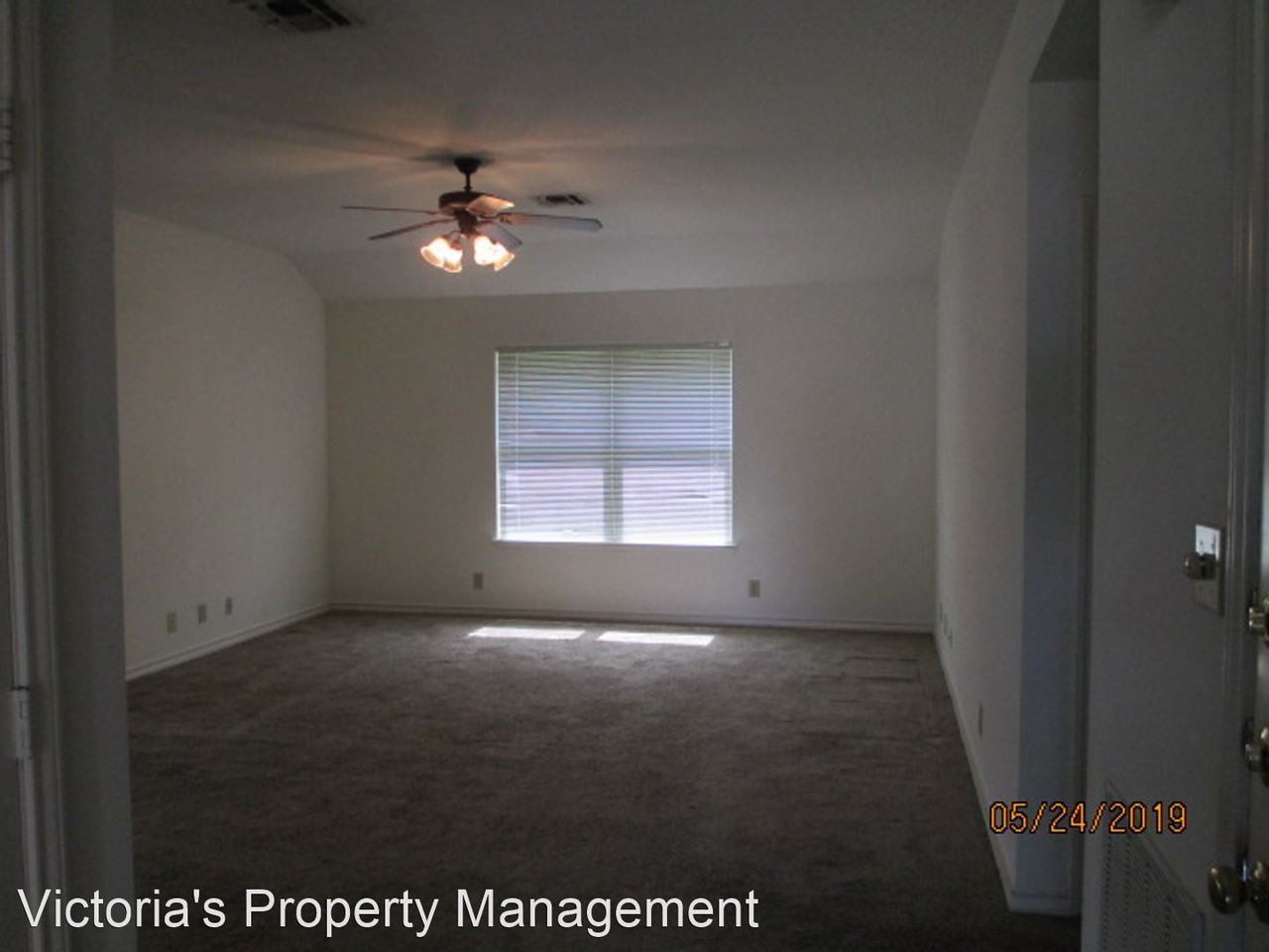 111 Jocelyn Cir - Photo 2 of 10
