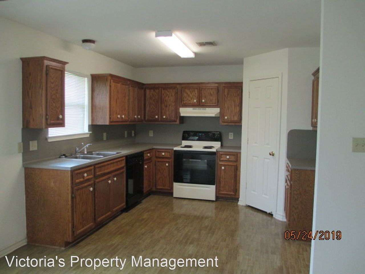 111 Jocelyn Cir - Photo 3 of 10
