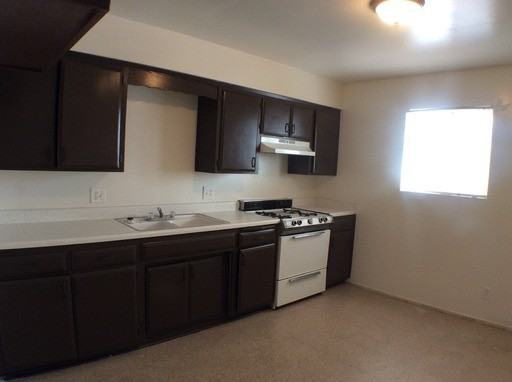 665 N Cypress St - Photo 3 of 15