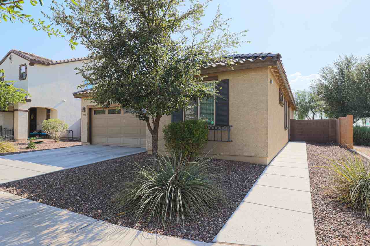 23664 S 209th Ct - Photo 2 of 31