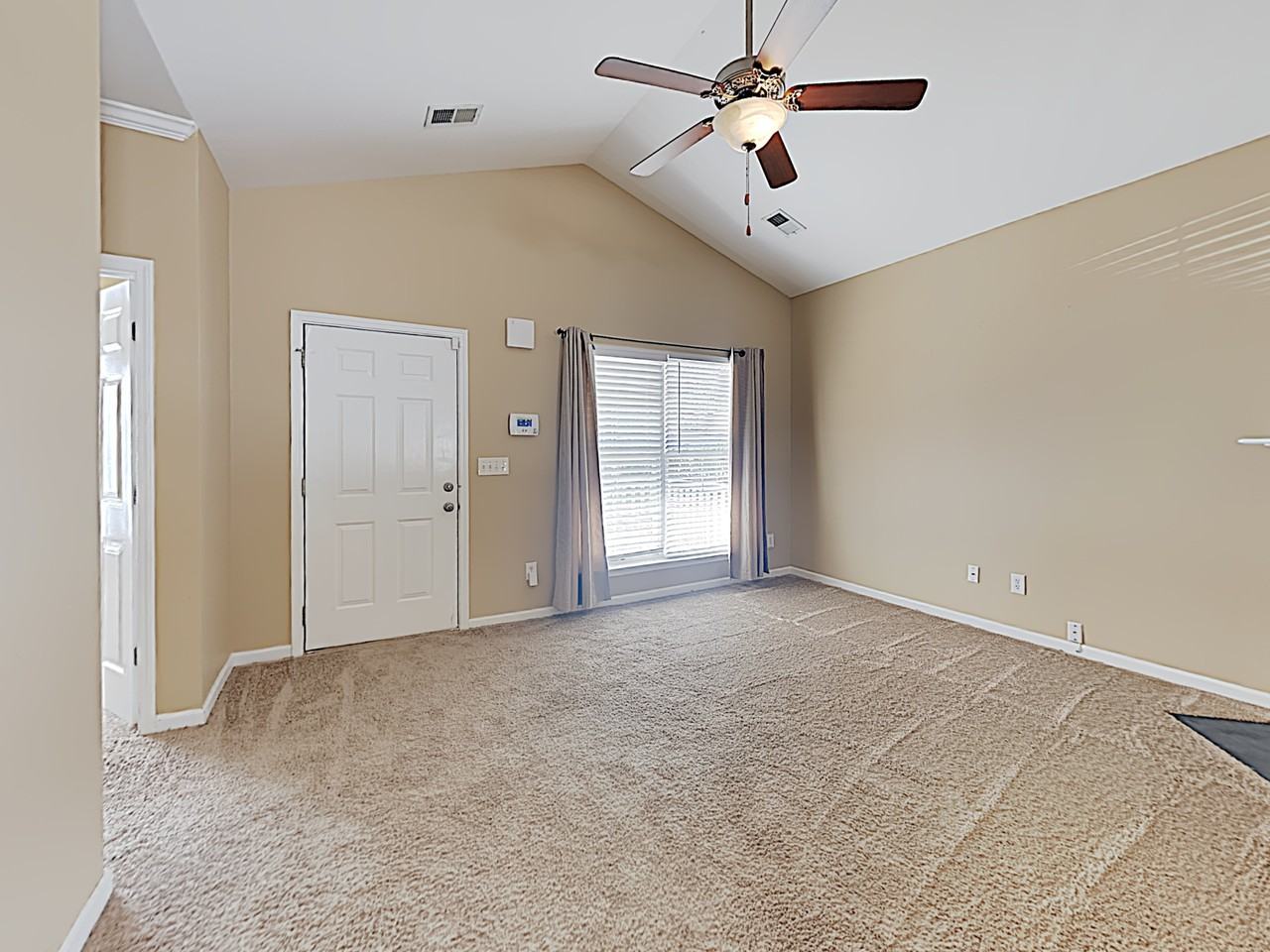 224 Windsor Trace Dr - Photo 3 of 16