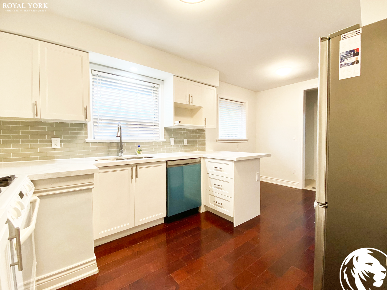 7 Woolwick Dr - Photo 2 of 21