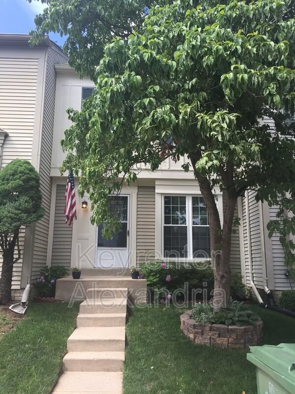 7107 Tolliver St - Photo 4 of 47