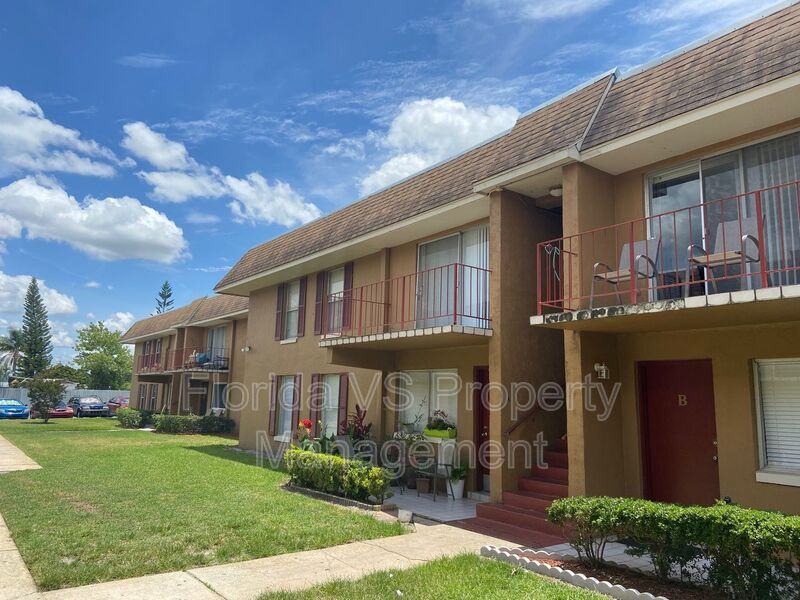 925 W Oak Ridge Rd #C