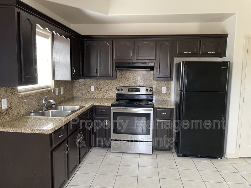 201 Gastel Cir - Photo 3 of 10