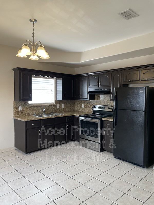 201 Gastel Cir - Photo 4 of 10