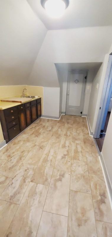 1525 Plum St - Photo 3 of 11