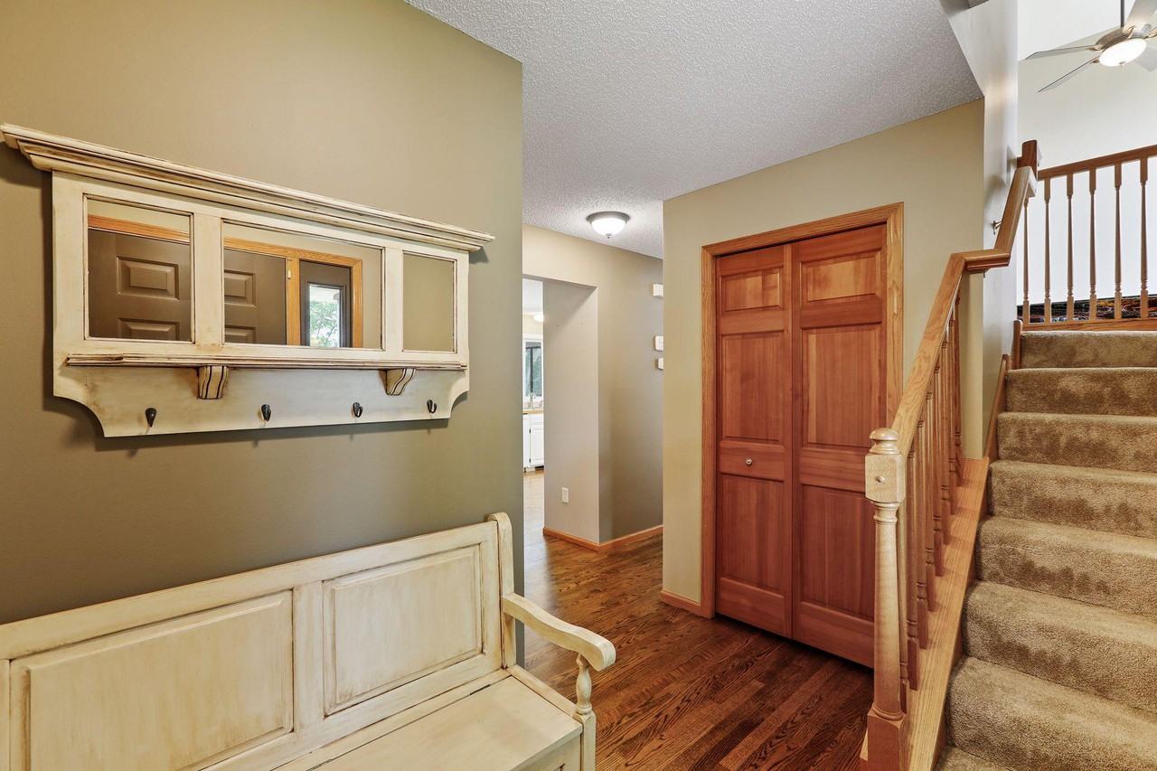 720 Debbie Court - Photo 2 of 24