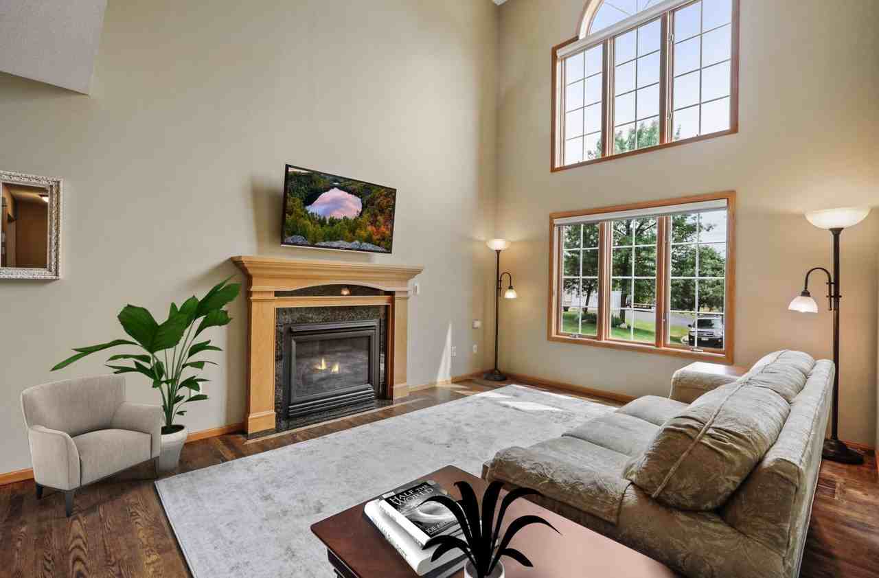 720 Debbie Court - Photo 3 of 24