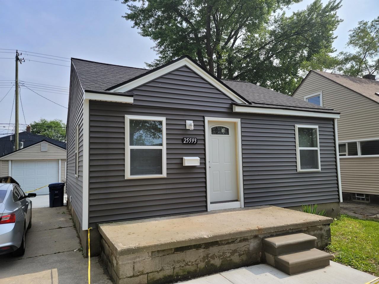 25593 Student #1 - Photo 3 of 26