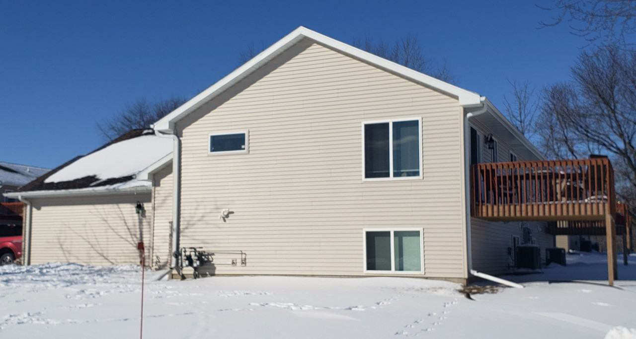 924 Waters Edge Court - Photo 2 of 23