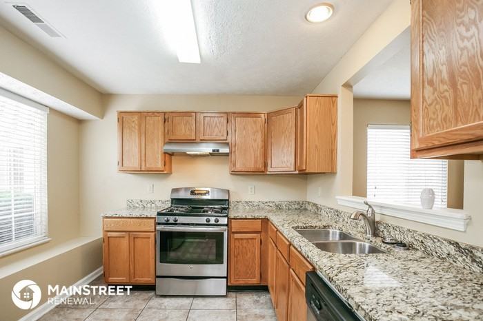 4948 Lewiston Dr - Photo 2 of 8