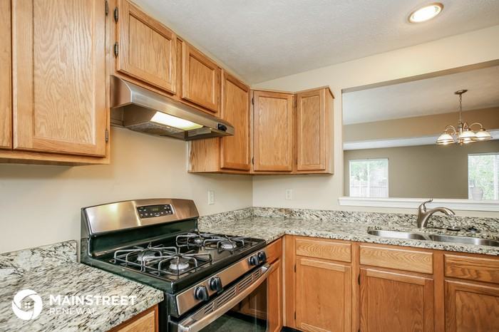 4948 Lewiston Dr - Photo 3 of 8