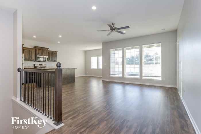 11001 Highview Rd - Photo 2 of 14