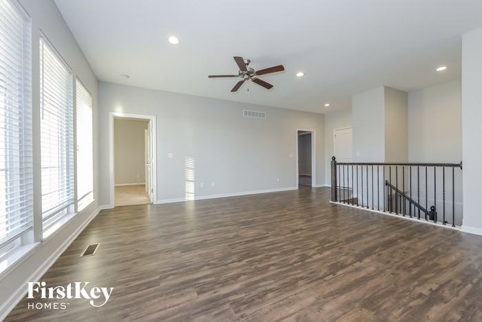 11001 Highview Rd - Photo 3 of 14