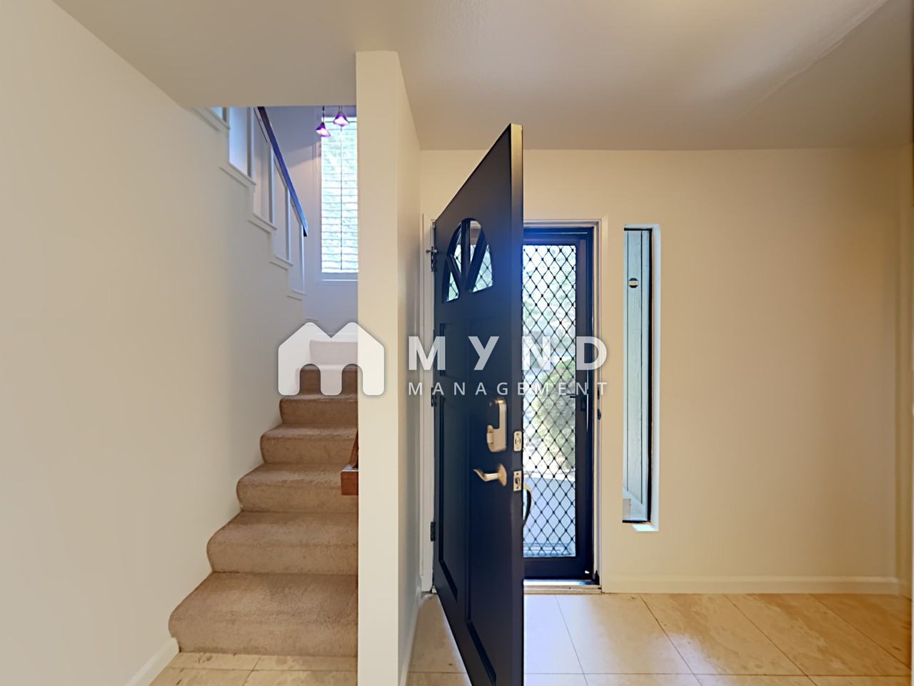 1129 Commons Dr - Photo 3 of 36