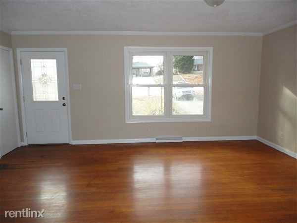 1315 Spry St - Photo 2 of 9