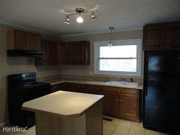 1315 Spry St - Photo 3 of 9