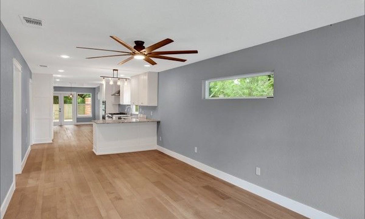 618 E Evergreen St #1 - Photo 2 of 17