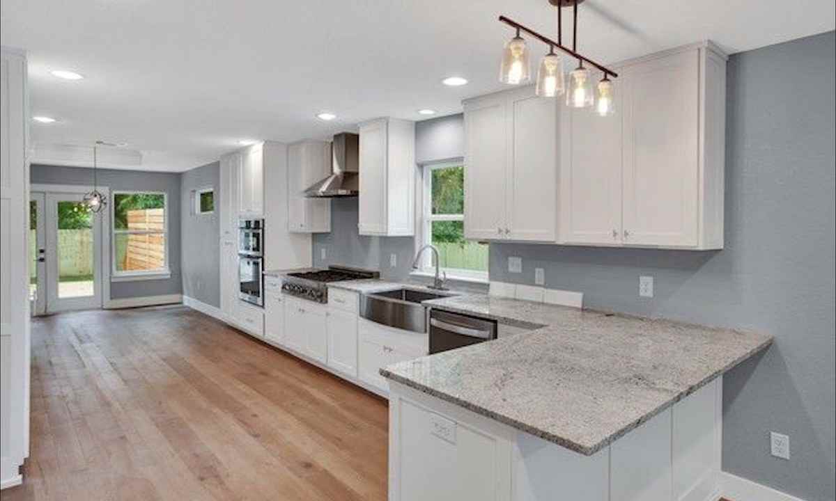 618 E Evergreen St #1 - Photo 3 of 17