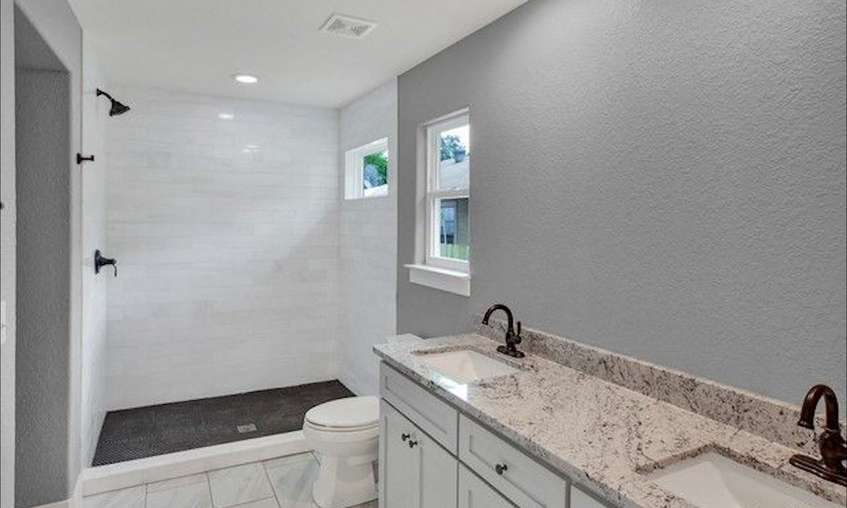 618 E Evergreen St #1 - Photo 6 of 17
