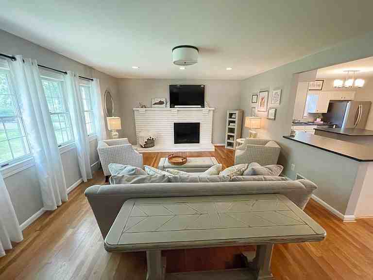 517 Greenlawn Dr - Photo 3 of 15