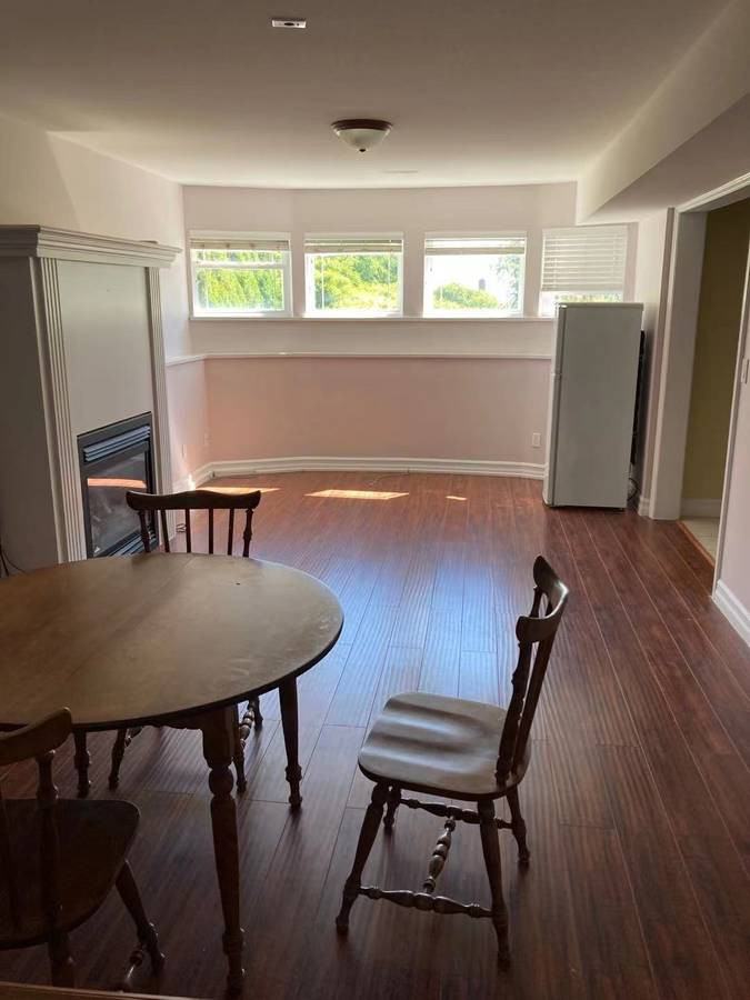 15441 Royal Avenue - Photo 2 of 11