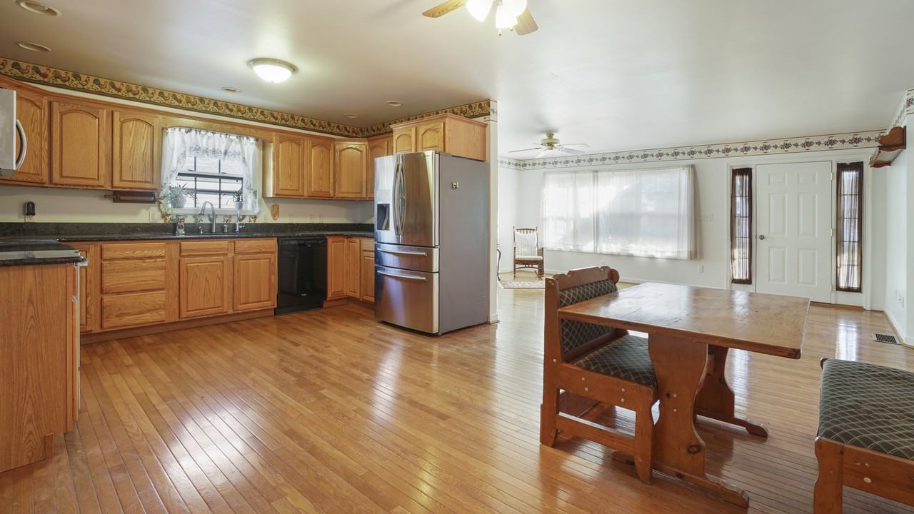 23 Young Ave - Photo 3 of 15