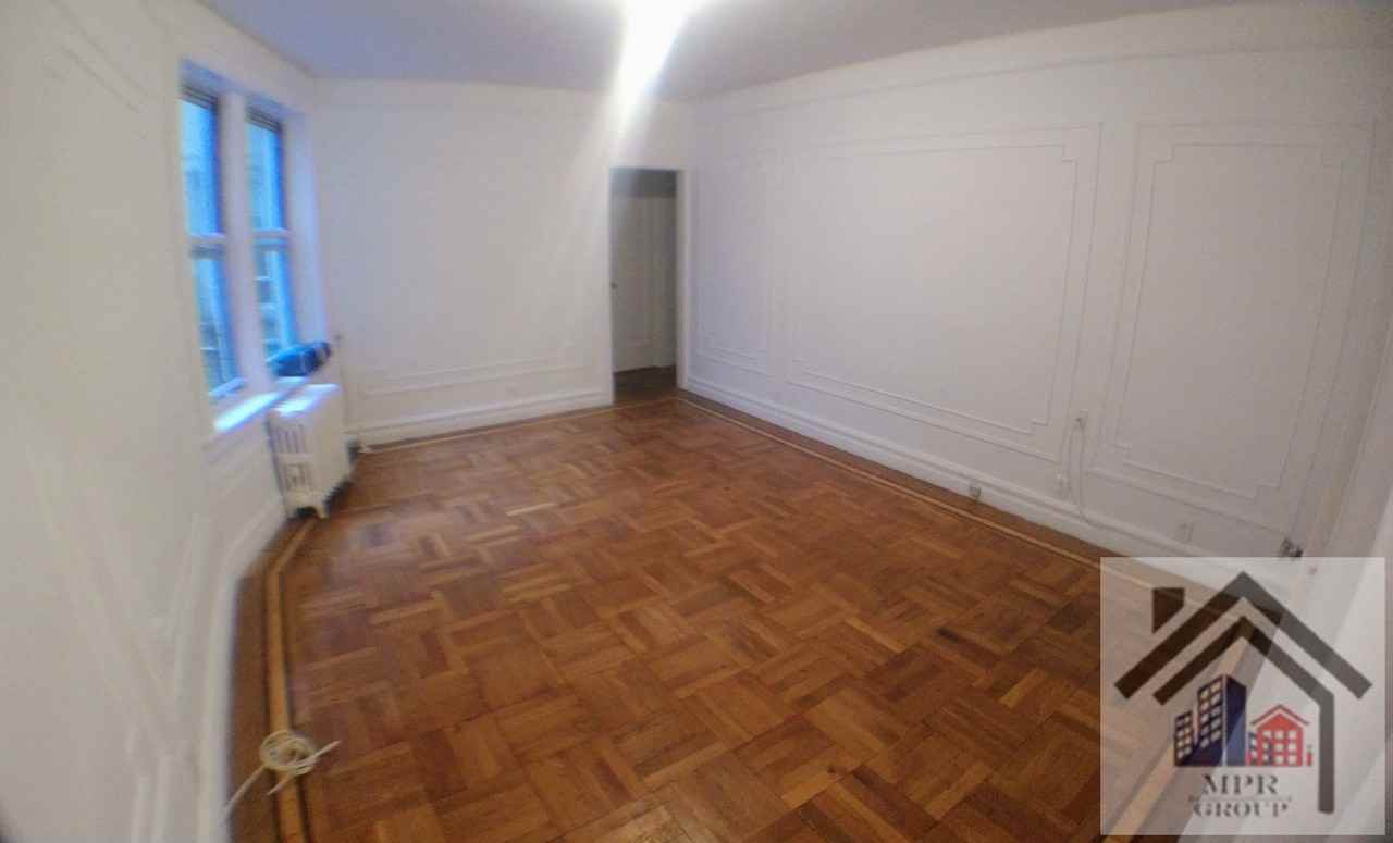 1605 Mayflower Avenue - Photo 2 of 8