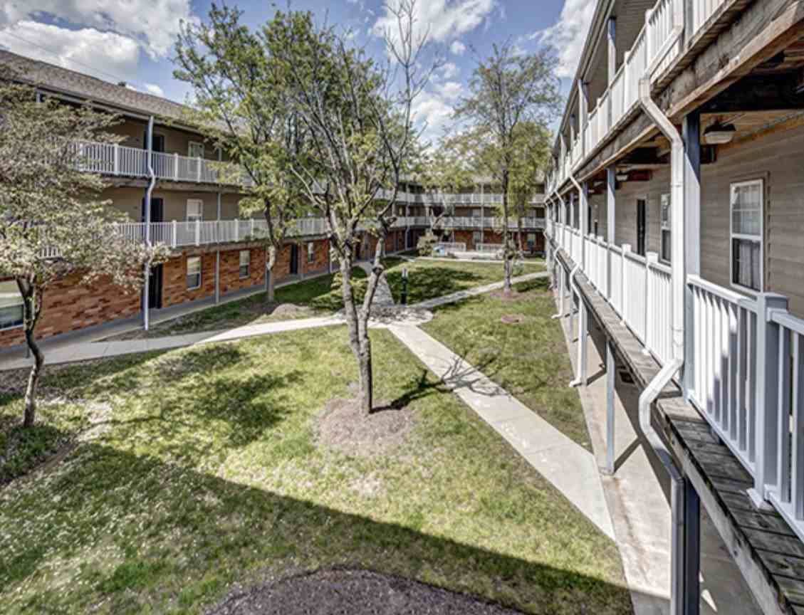 695 Winnie St - Photo 3 of 15