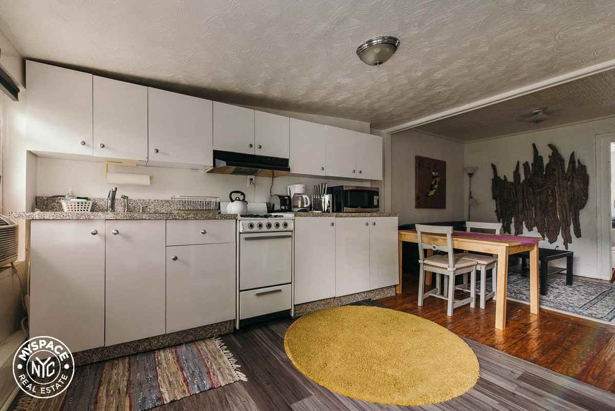 112 Ryerson St #3 - Photo 2 of 11