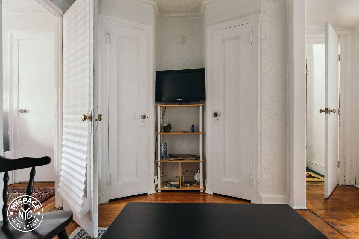 112 Ryerson St #3 - Photo 3 of 11