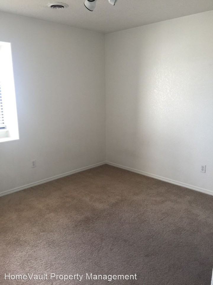 4001 Abbey Rd - Photo 2 of 8
