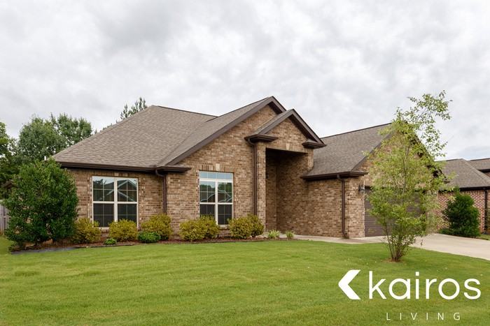 240 Camelot Way - Photo 2 of 22