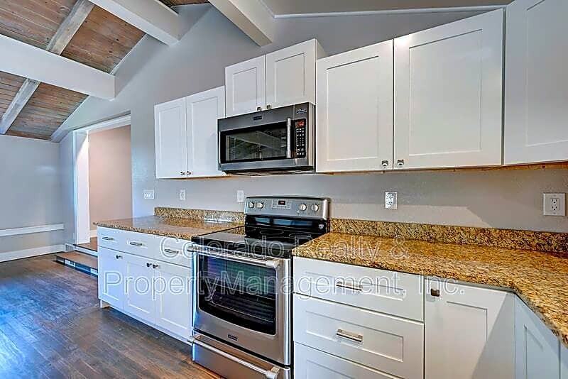 1595 S Bellaire St - Photo 3 of 36