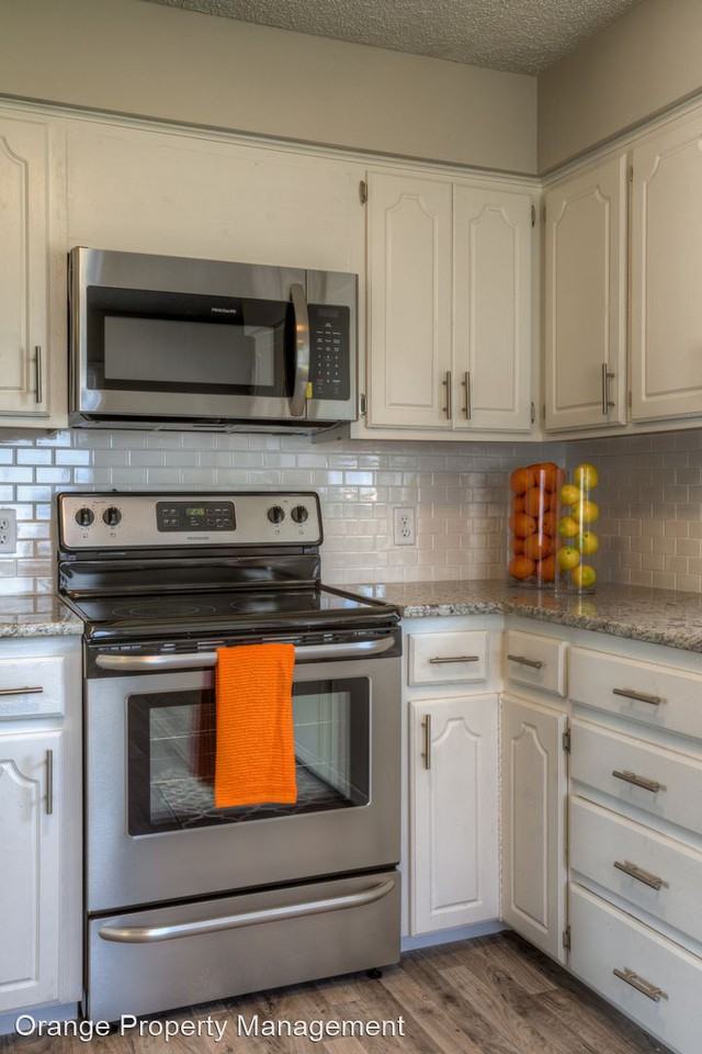 3305 S 133rd St - Photo 2 of 35