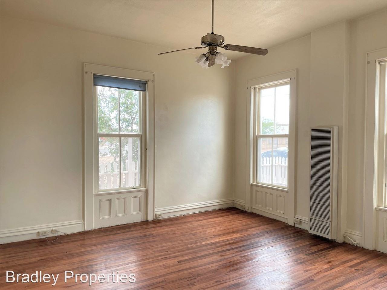 318 E Toughnut St - Photo 3 of 10