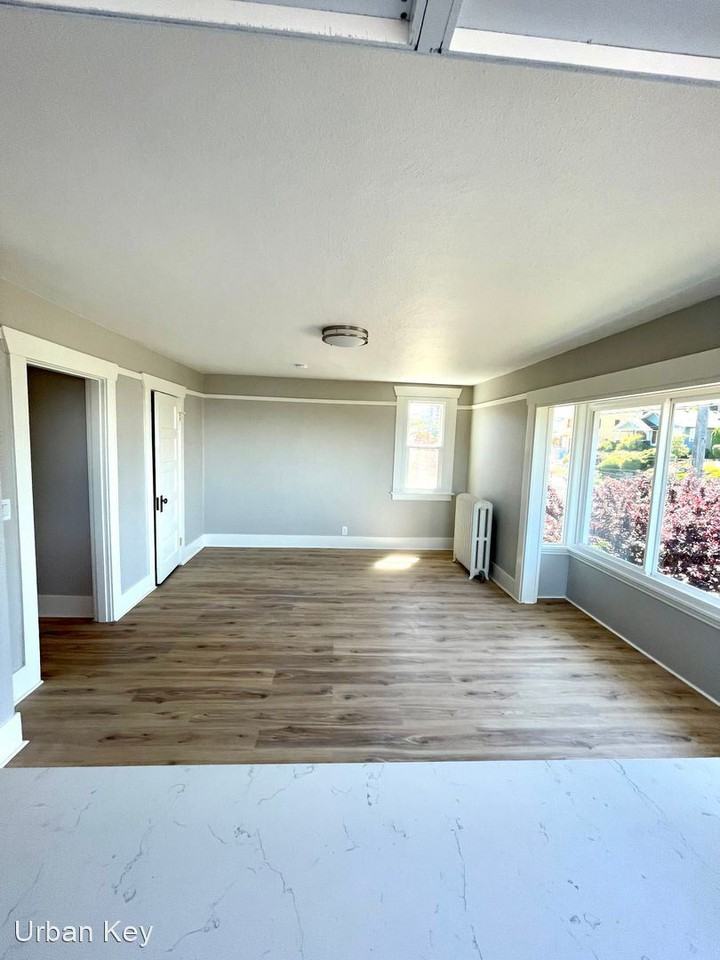 1330 California Ave SW - Photo 2 of 17