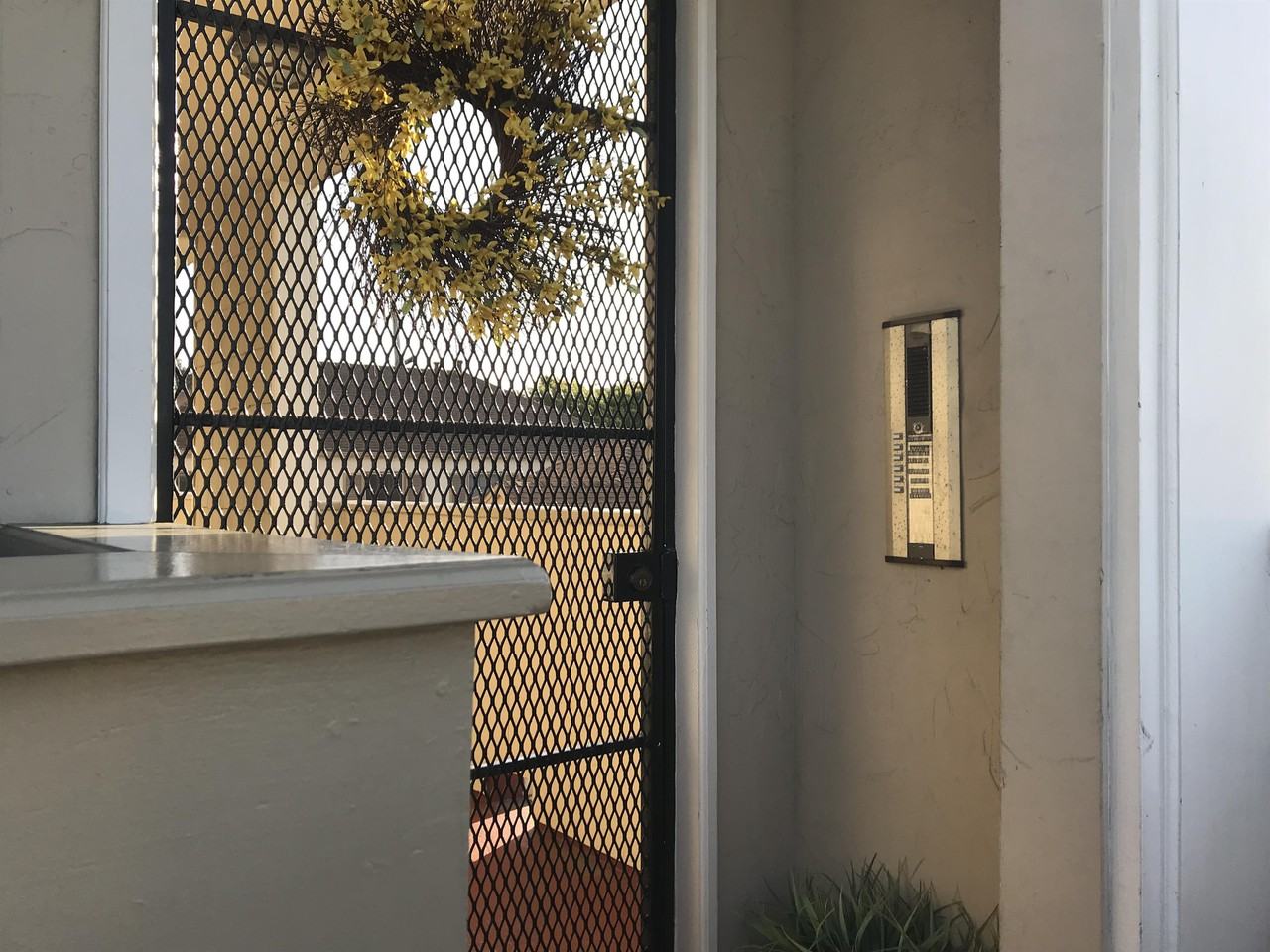1117 Laguna Ave #2 - Photo 3 of 24