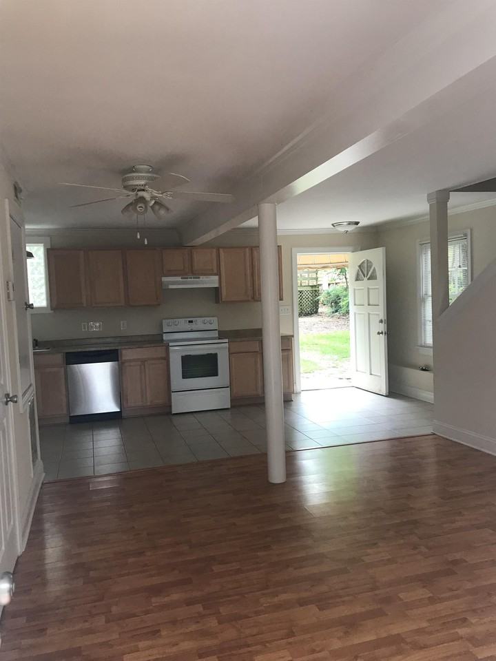 1529 Thomas Ave #C - Photo 4 of 21