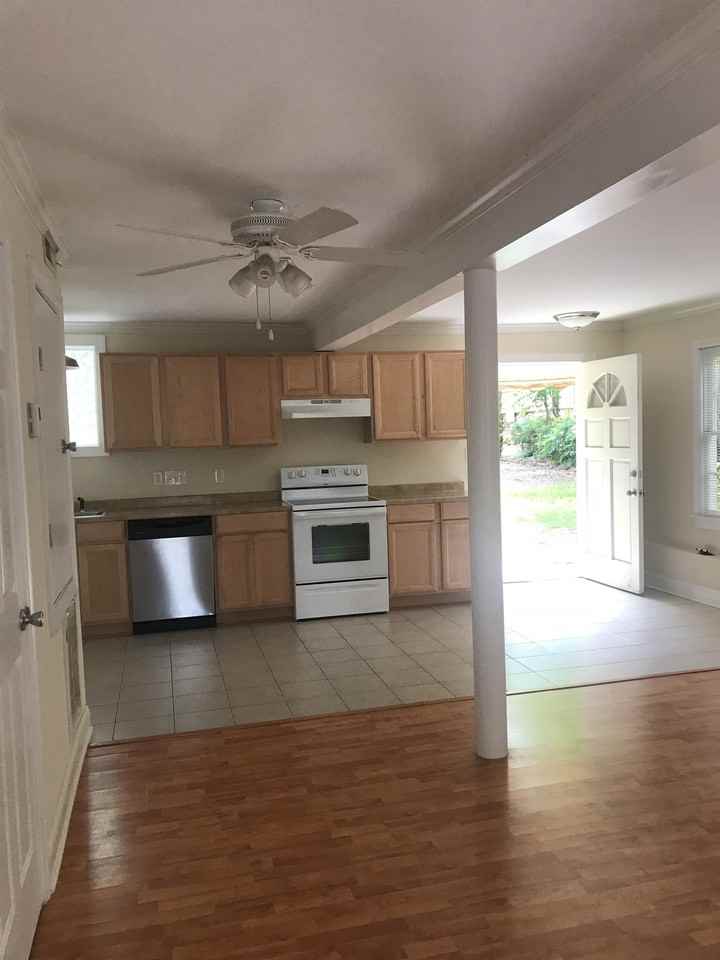 1529 Thomas Ave #C - Photo 7 of 21