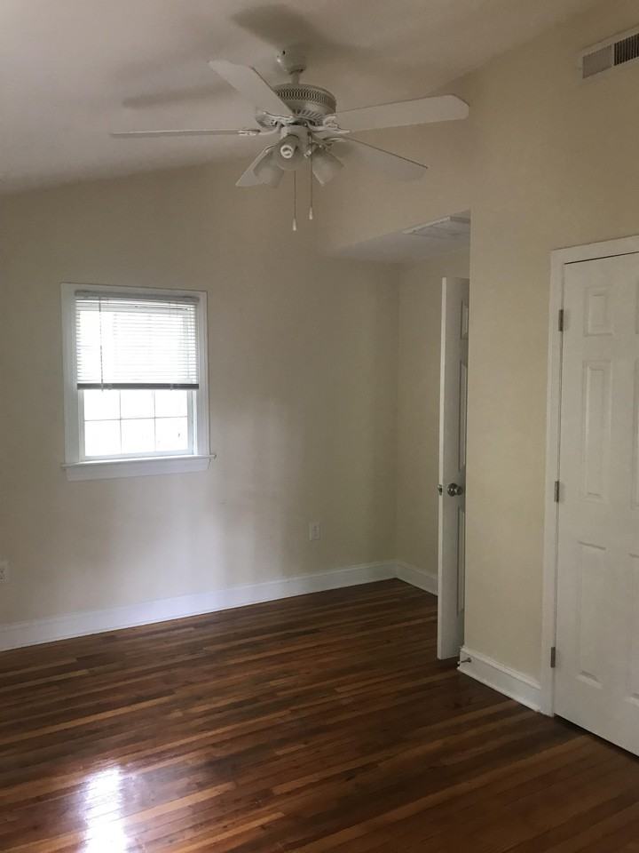 1529 1529 Thomas AvenueApt C #C - Photo 3 of 16